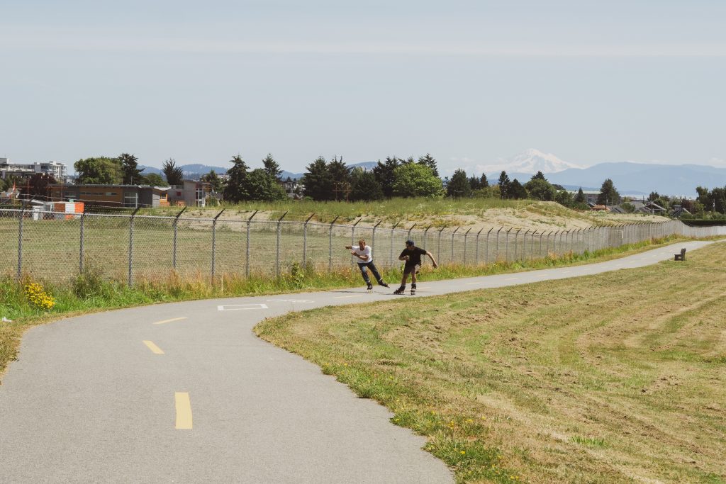 Inline skating the Flight Path Loop around the Victoria International Airport